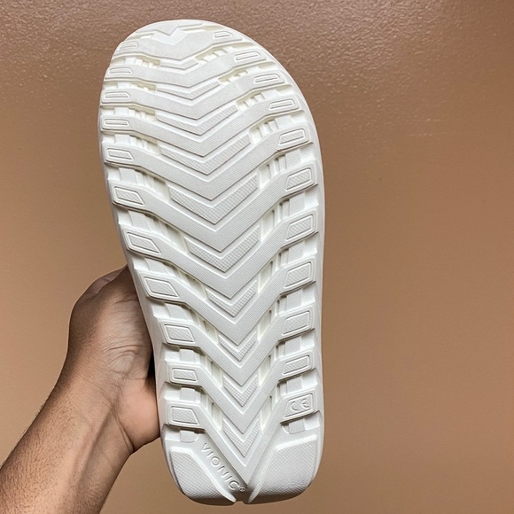 Vionic Rebound Women's Red And White Sandals Size 10 - Picture 11 of 12